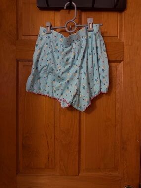 Secret Treasures Light Blue Floral High-Waist Lounge Shorts with Red Trim